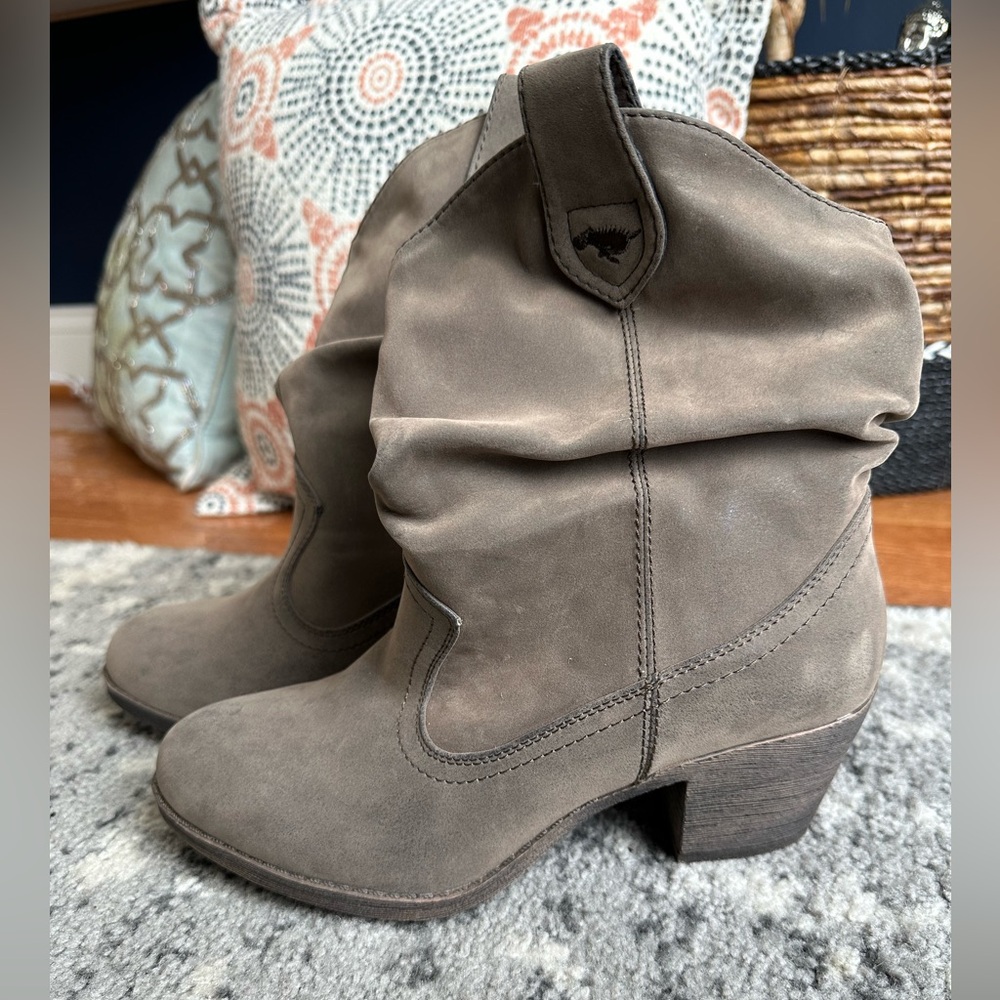 Rocket Dog slouch boot sz 8.5 super comfy like new